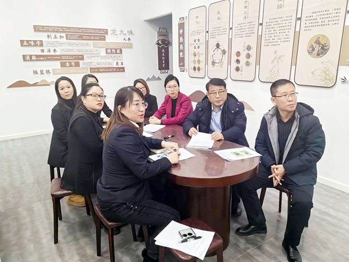 李东阳书记参加主题团日活动.jpg