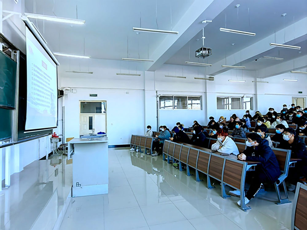 黑龙江农业工程职业学院+党委书记李东阳为师生线上宣讲党的二十大精神.jpg