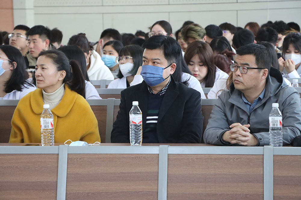 3聆听讲座.jpg 3聆听讲座.jpg