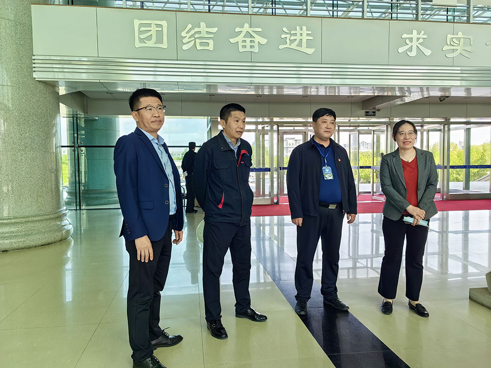与黑龙江建筑职业技术学院领导交流.jpg 与黑龙江建筑职业技术学院领导交流.jpg