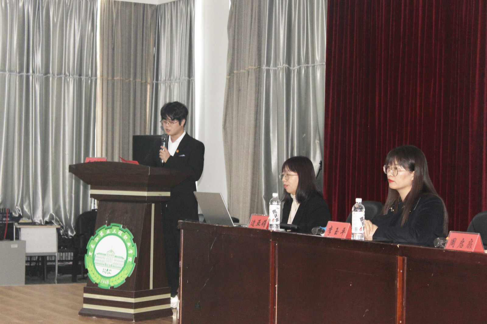3学生发言.jpg
