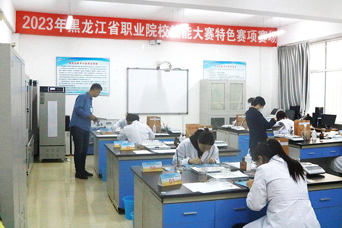 大赛技能实操现场.JPG 大赛技能实操现场.JPG
