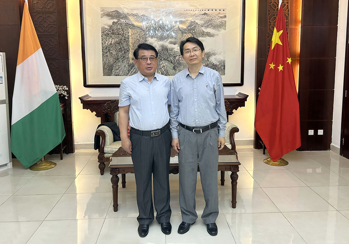 11书记与吴杰大使合影.jpg 11书记与吴杰大使合影.jpg