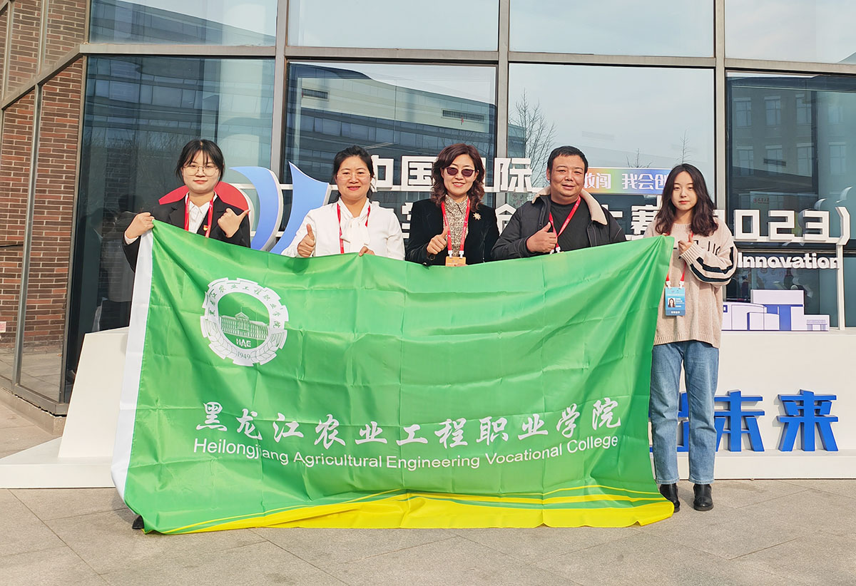 参赛现场合影.jpg