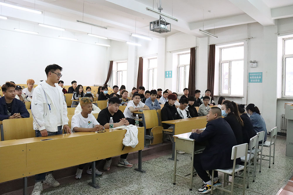 2南岗校区学生教学座谈会.JPG