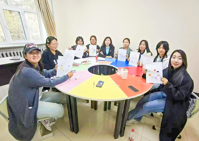 生物制药学院辅导员赵冰开展团体心理辅导---情绪轮盘1.png 生物制药学院辅导员赵冰开展团体心理辅导---情绪轮盘1.png
