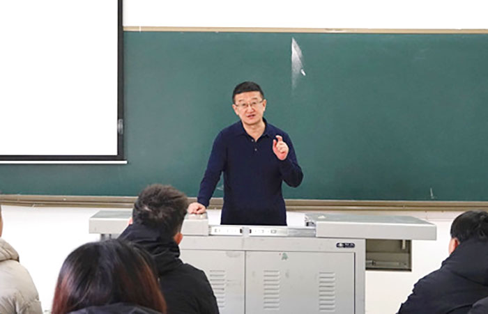 副院长田培育为乡村振兴班学生讲思政课.jpg 副院长田培育为乡村振兴班学生讲思政课.jpg