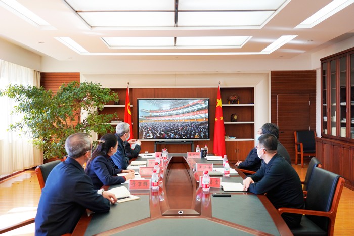 01学院党委理论学习中心组集体观看.jpg