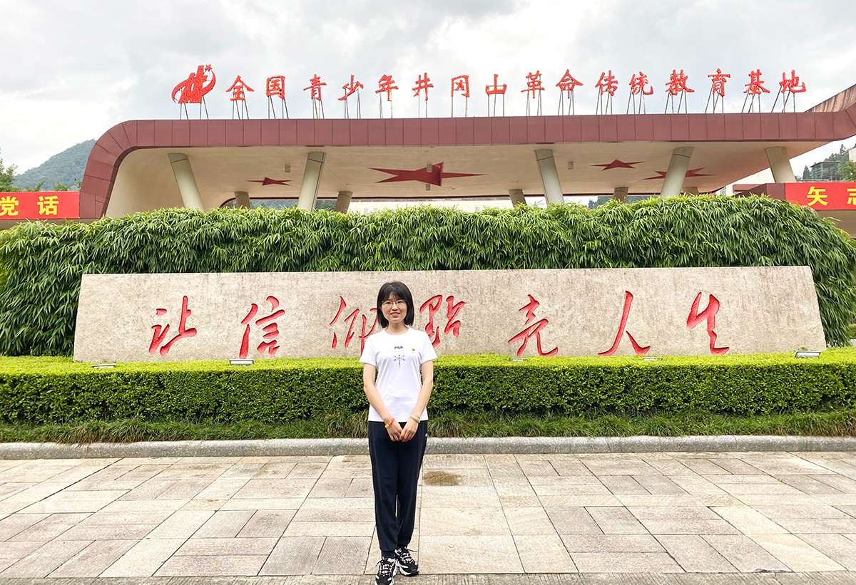 徐丽华老师.jpg 徐丽华老师.jpg