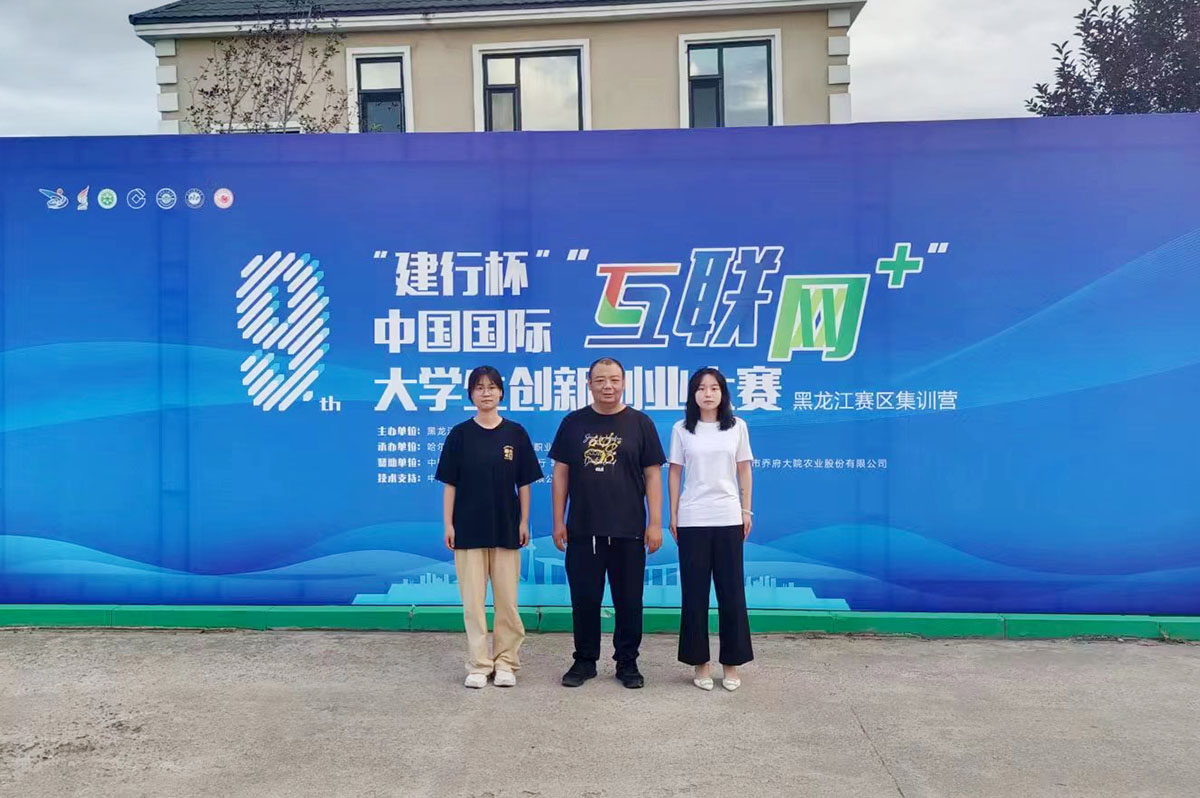 团队介绍合影.jpg