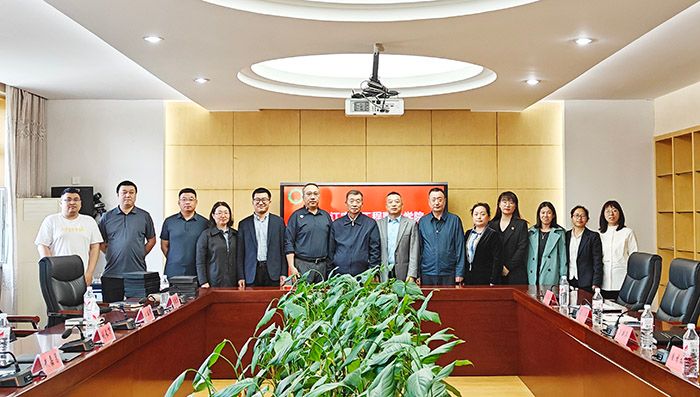 会后合影留念.jpg 会后合影留念.jpg