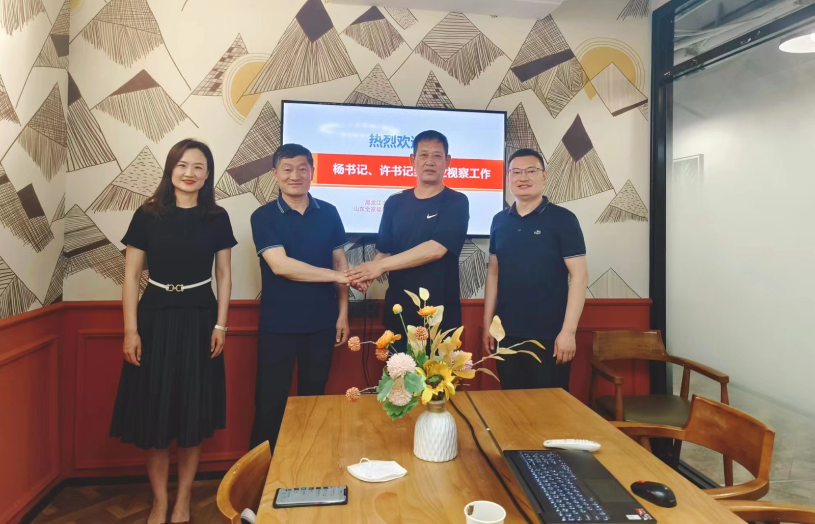 杨书记、许书记视察工作留影5.jpg 杨书记、许书记视察工作留影5.jpg