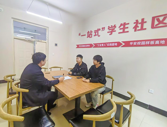 人文艺术学院辅导员王翰可了解学生近期情况5.png 人文艺术学院辅导员王翰可了解学生近期情况5.png
