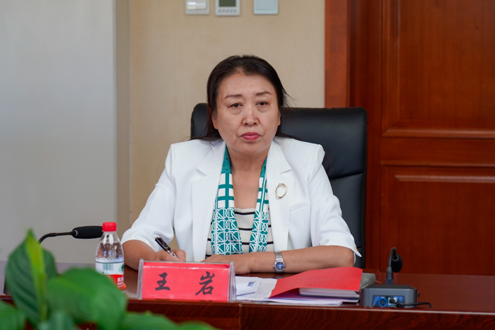 7副院长王岩主持活动.jpg