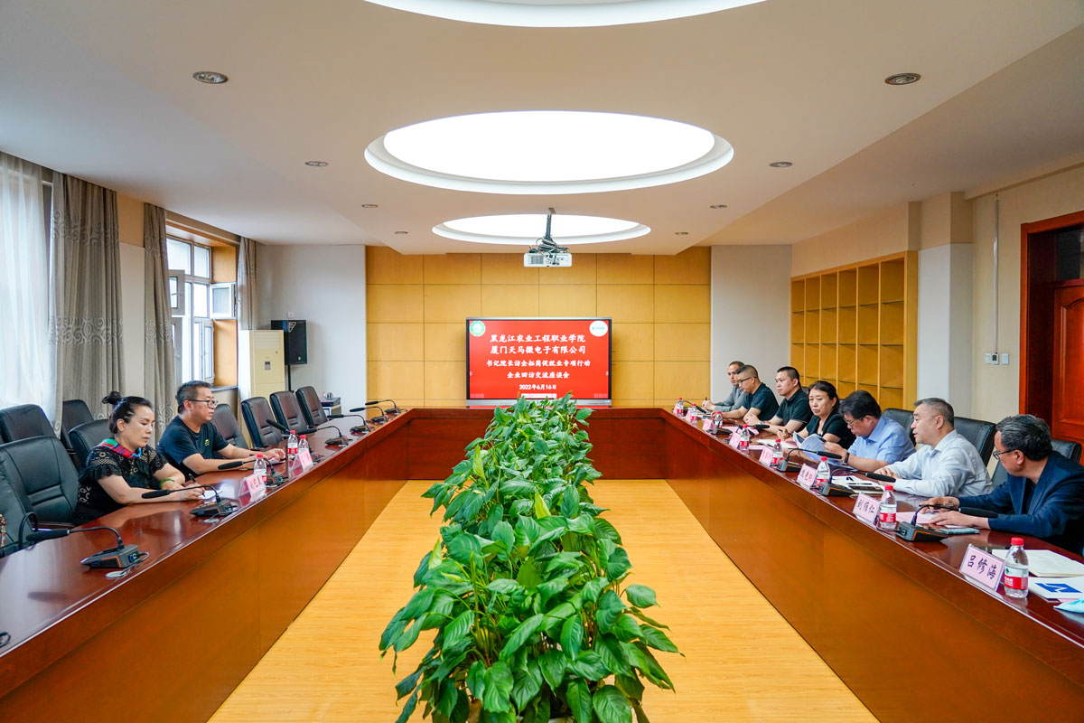 1交流座谈会现场.JPG 1交流座谈会现场.JPG