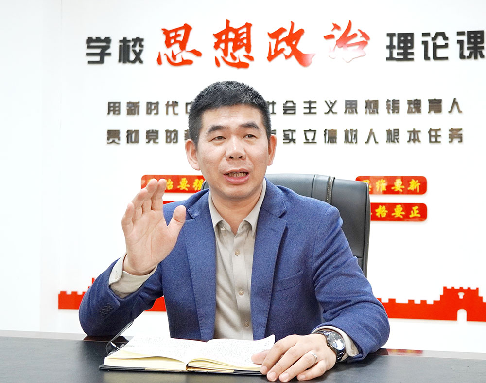 3勾波老师发言.jpg 3勾波老师发言.jpg