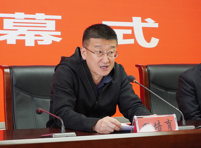 校领导讲话.JPG 校领导讲话.JPG
