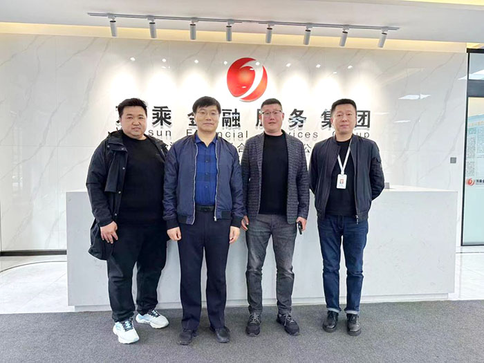 6.万乘金融合影.jpg 6.万乘金融合影.jpg