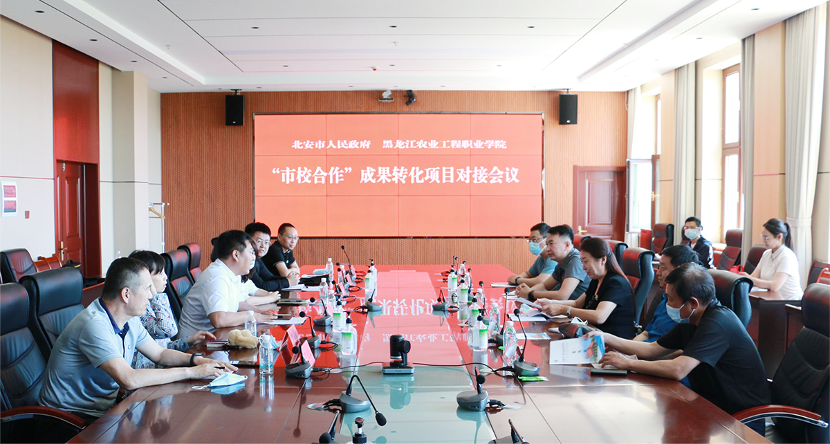 1座谈会现场.png