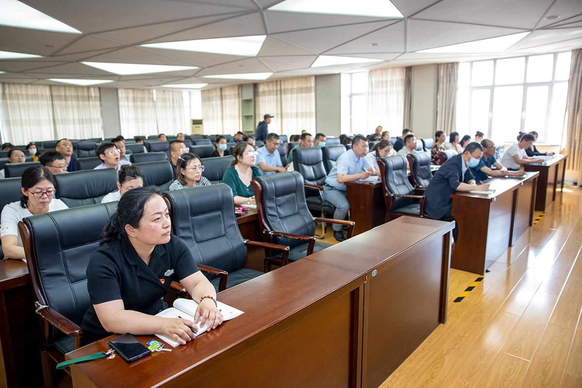 与会党员认真聆听1.jpg 与会党员认真聆听1.jpg