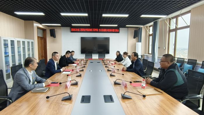 校地共建交流会现场.jpg