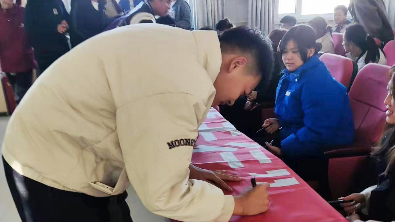 学生工作部走访海伦校区并开展系列学生教育活动 (8) .jpg 学生工作部走访海伦校区并开展系列学生教育活动 (8) .jpg